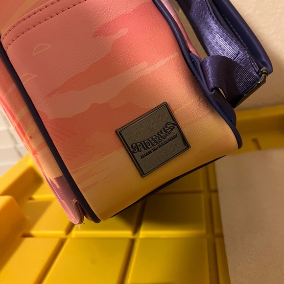 Marvel Spider-Man: Across the Spider-Verse Character Magnetic Fold Backpack - Picture 9 of 9